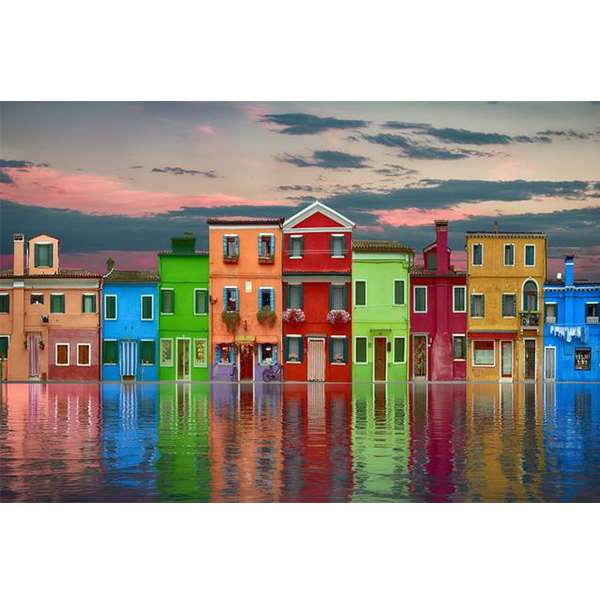COLOURFUL HOUSES ON THE WATER